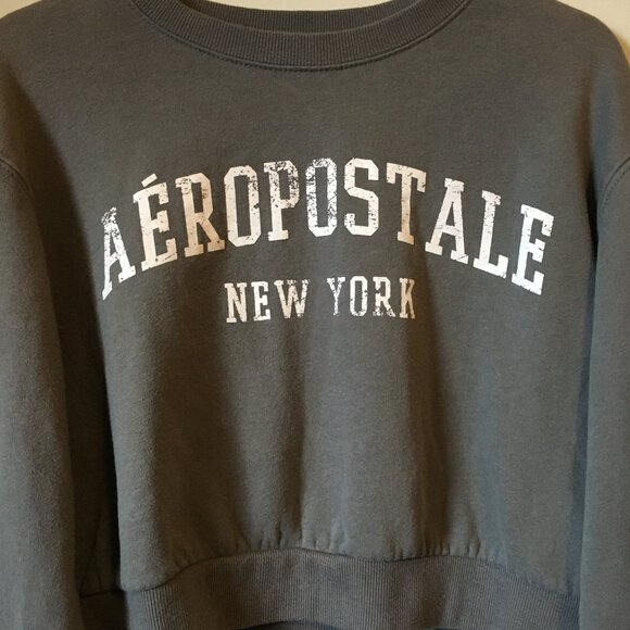 Soft Grey Preppy Aeropostale Cropped Fleecy Cotton Varsity Pullover Sweater - Picture 5 of 15